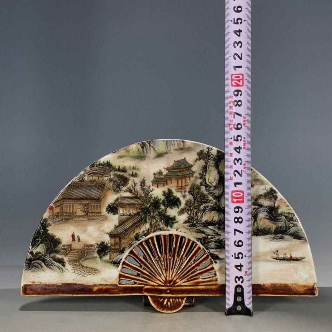 民国時代パステル色山水磁器扇置物 景徳鎮 陶磁器 装飾品 現代工芸品美術品 置物 民国時代パステル色山水磁器扇置物 景徳鎮 陶磁器 装飾品 現代