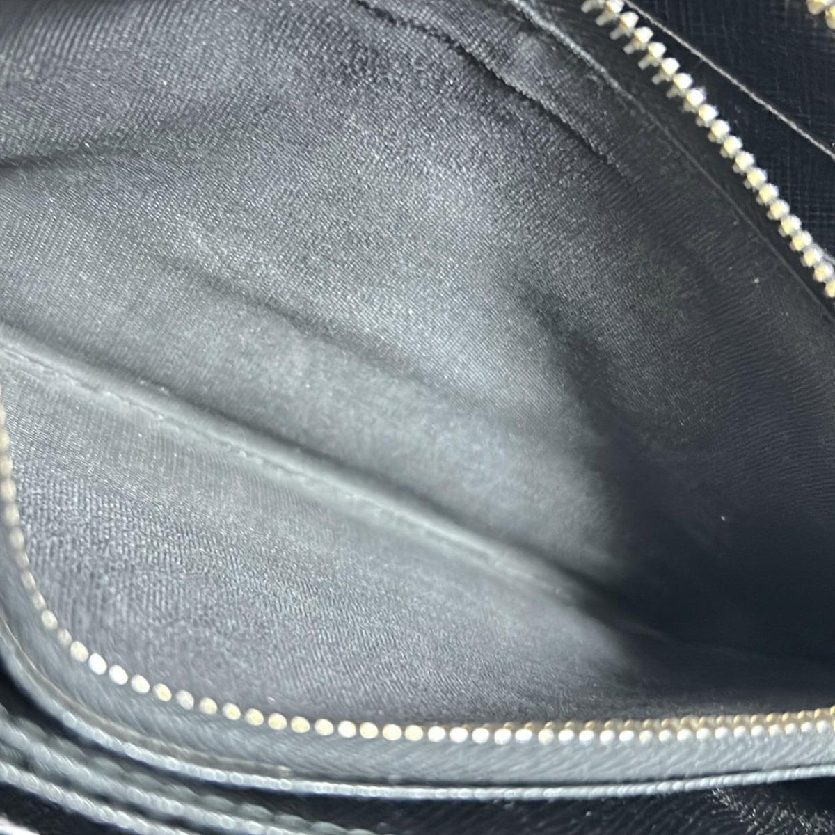 PRADA 長財布　ラウンドファスナー　レザー　黒 ゴールド金具 ナッパレザー PRADA(プラダ) 長財布 - 黒 ラウンドファスナー レザー - メルカリ
