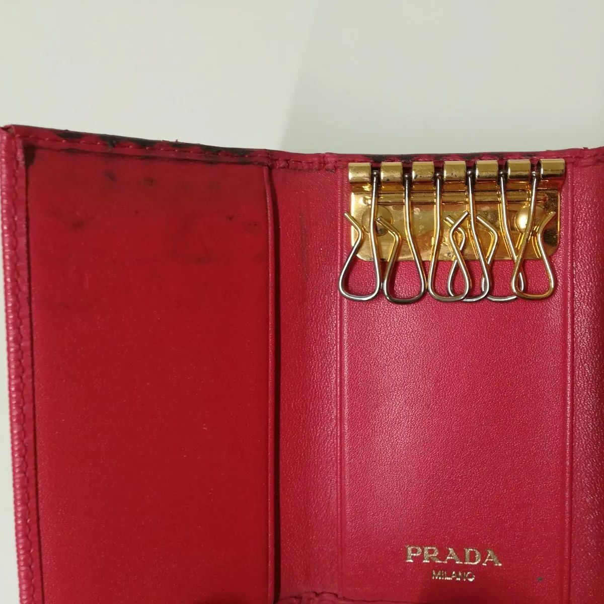 PRADA プラダ6連キーケース 中古品 送料無料 2193 - メルカリ