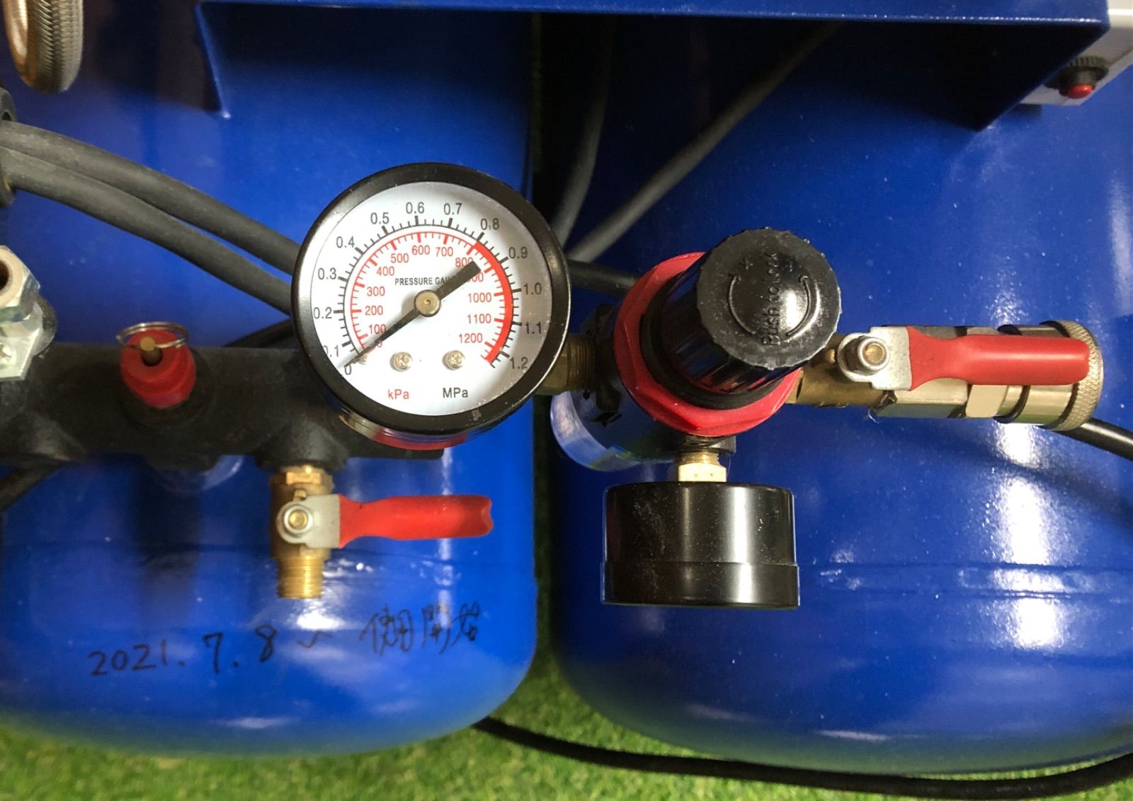 オイルレスエアコンプレッサー 80L