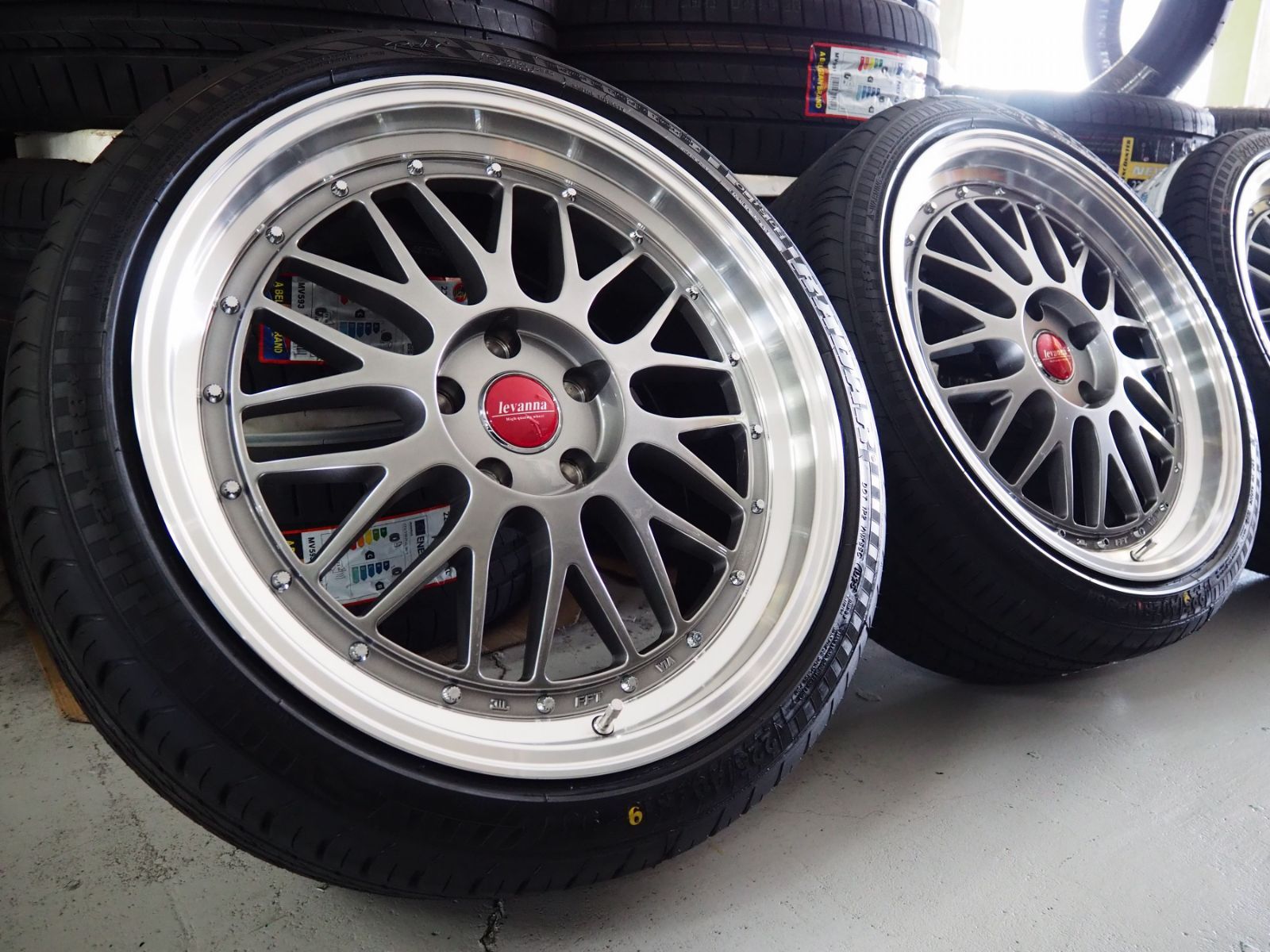 深リム メッシュ levanna V10-EX FFT 19inch 8.5J 5H114.3+42