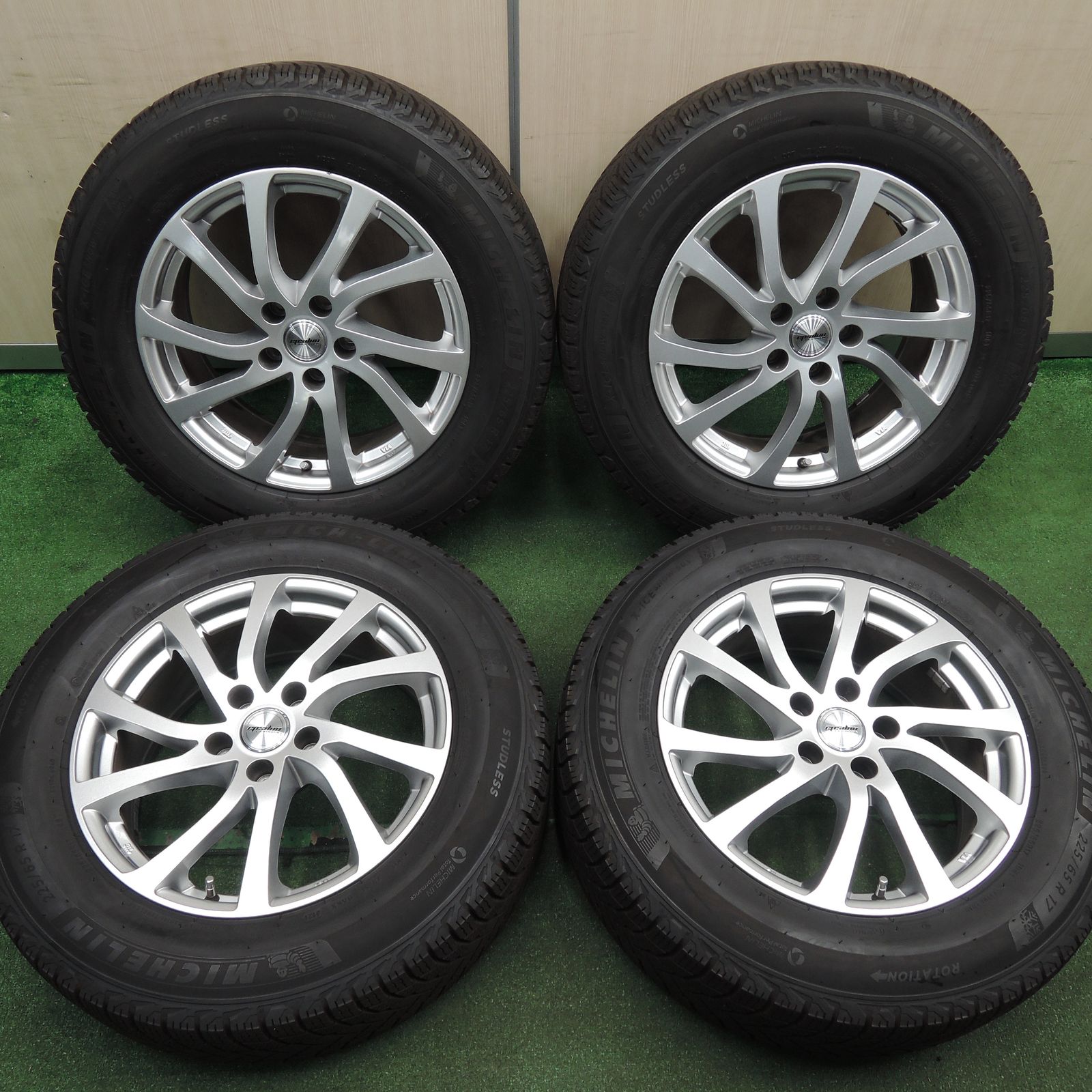 送料無料*バリ溝！21年！キレイ！9.5分以上☆スタッドレス 225/65R17 