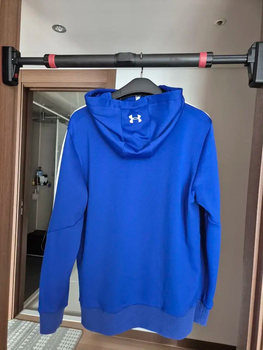 UNDER ARMOUR
