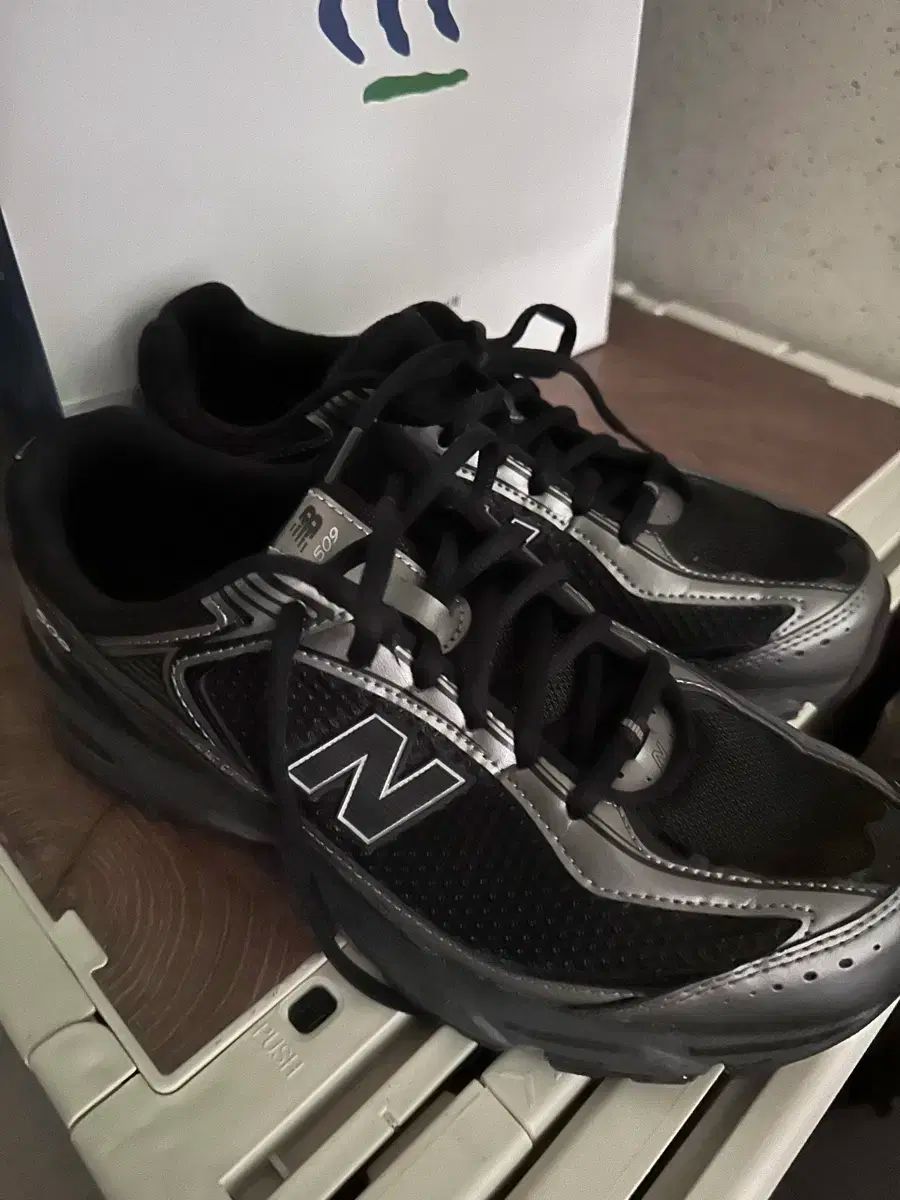 New Balance ニューバランス 509 黒 シルバー スニーカー