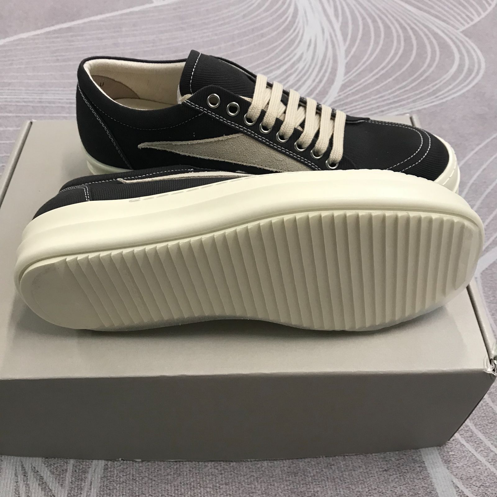 【RICK OWENS】DRKSHDW キャンバス ロートップ スニーカー RICK OWENS DRKSHDW ヴィンテージ ロートップ キャンバス