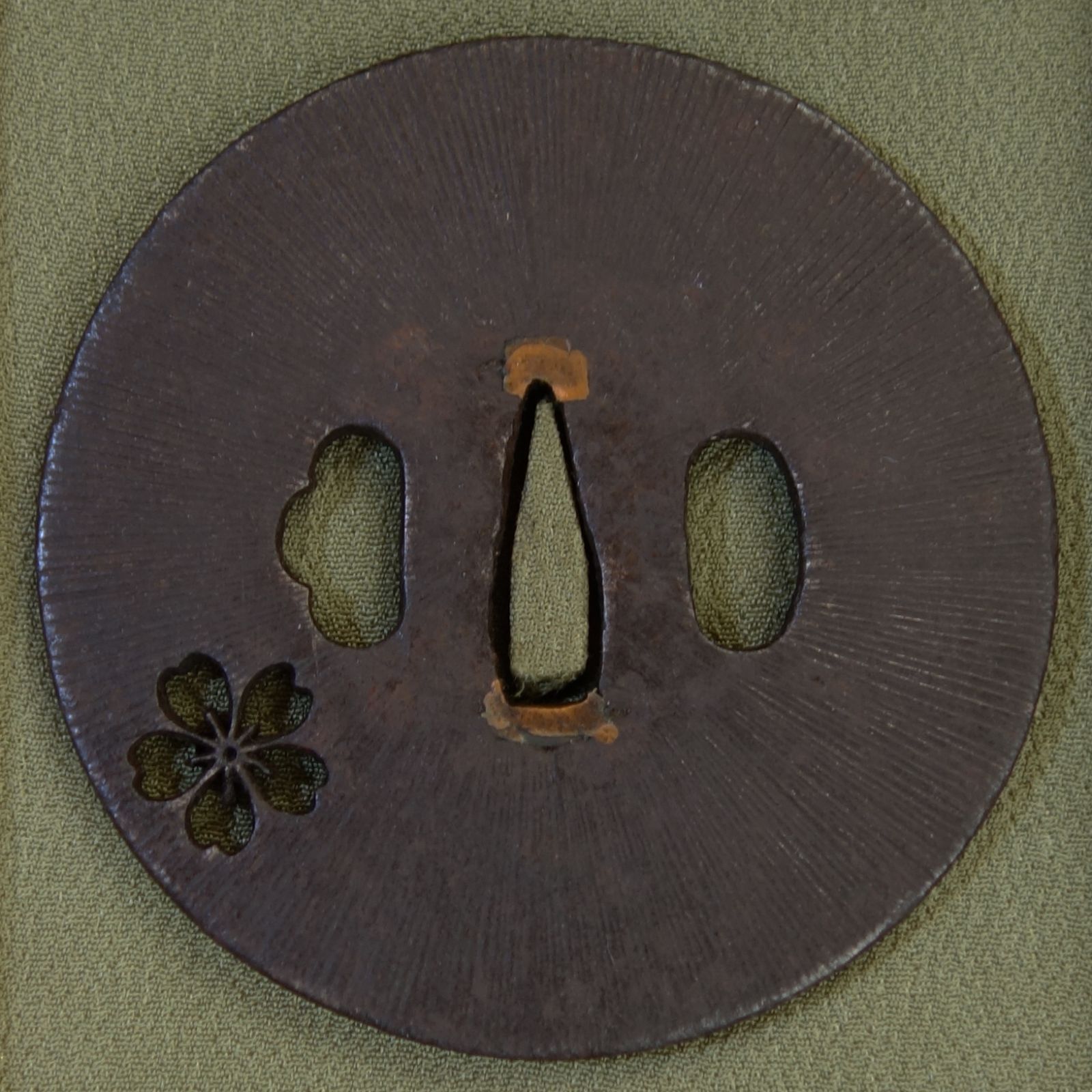 鉄鍔、淵に龍図、 龍虎図鍔 銘 渋井義政鐫／ホームメイト