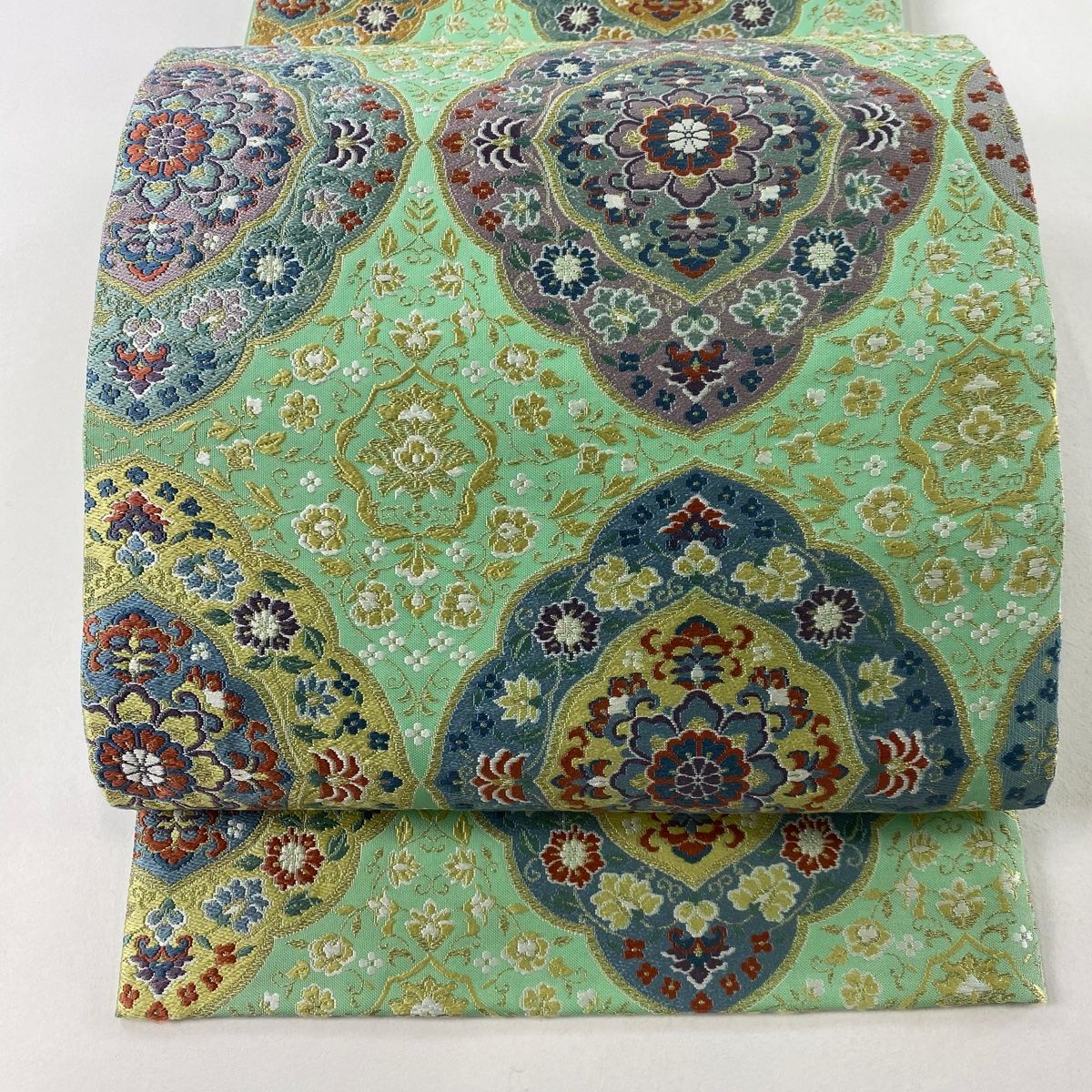 中古美品 袋帯 唐草花模様 金×緑系■N70805-6 袋帯 美品 秀品 落款 華文 花唐草 金糸 箔 薄緑 六通 正絹