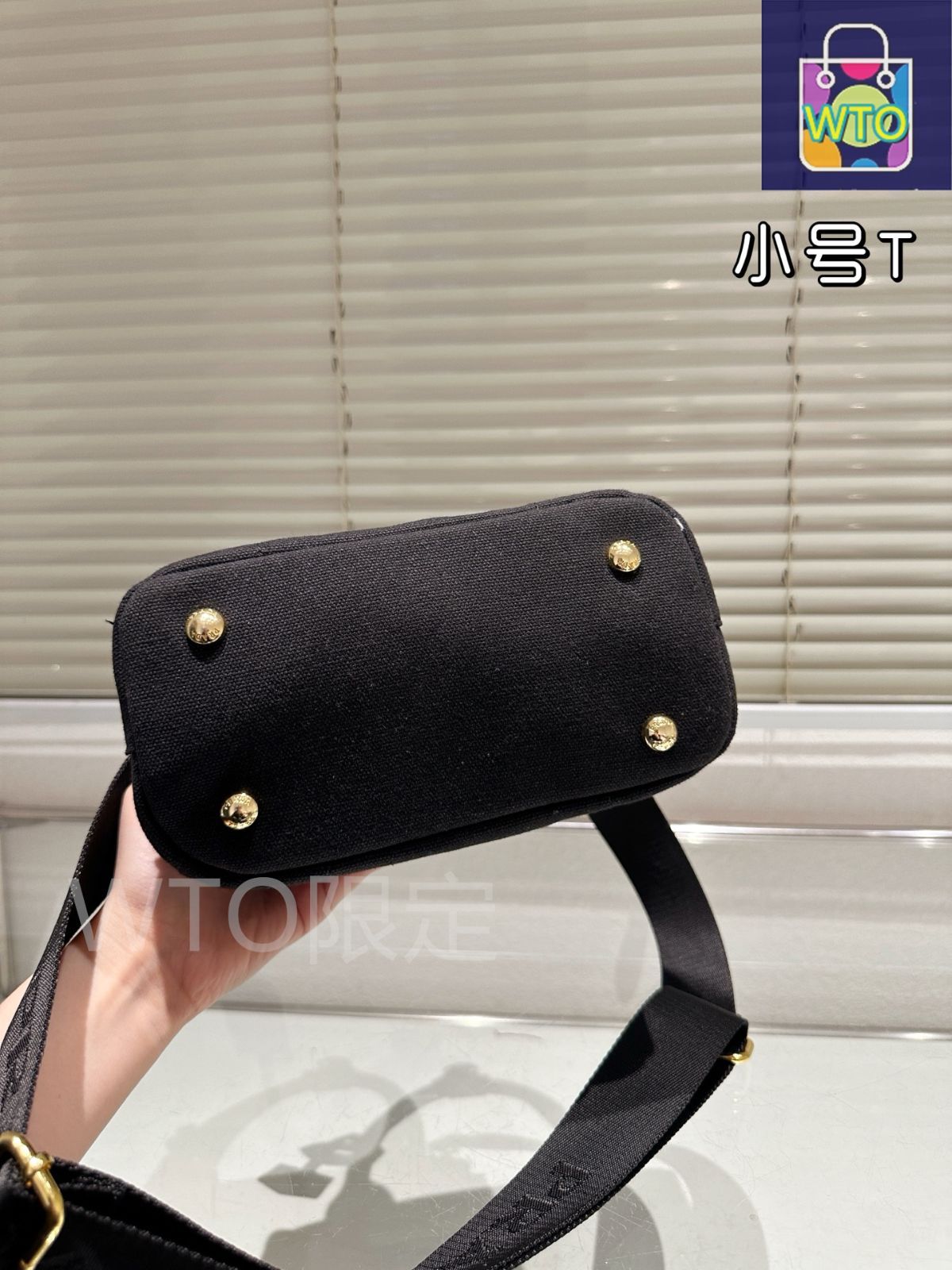 K【新品未使用】また値下げ!PRADA⭐︎ PRADA ほぼ未使用 袋付き プラダ モノクローム ロゴ 金具