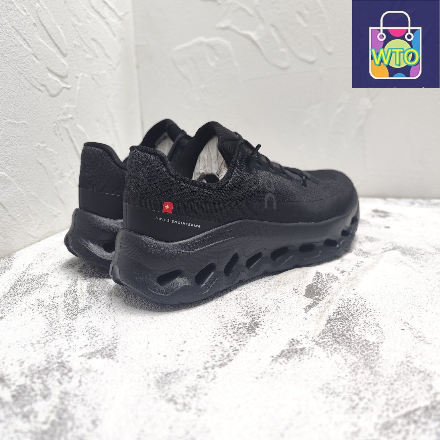 On cloudtilt ブラック　新品未使用 On Cloudtilt Black Lowtop/Performance & Sports On