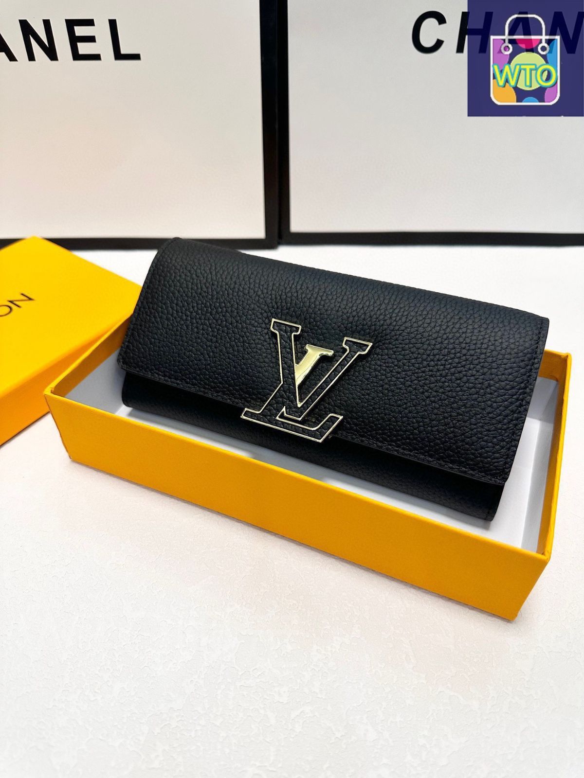 黒色の小さな財布