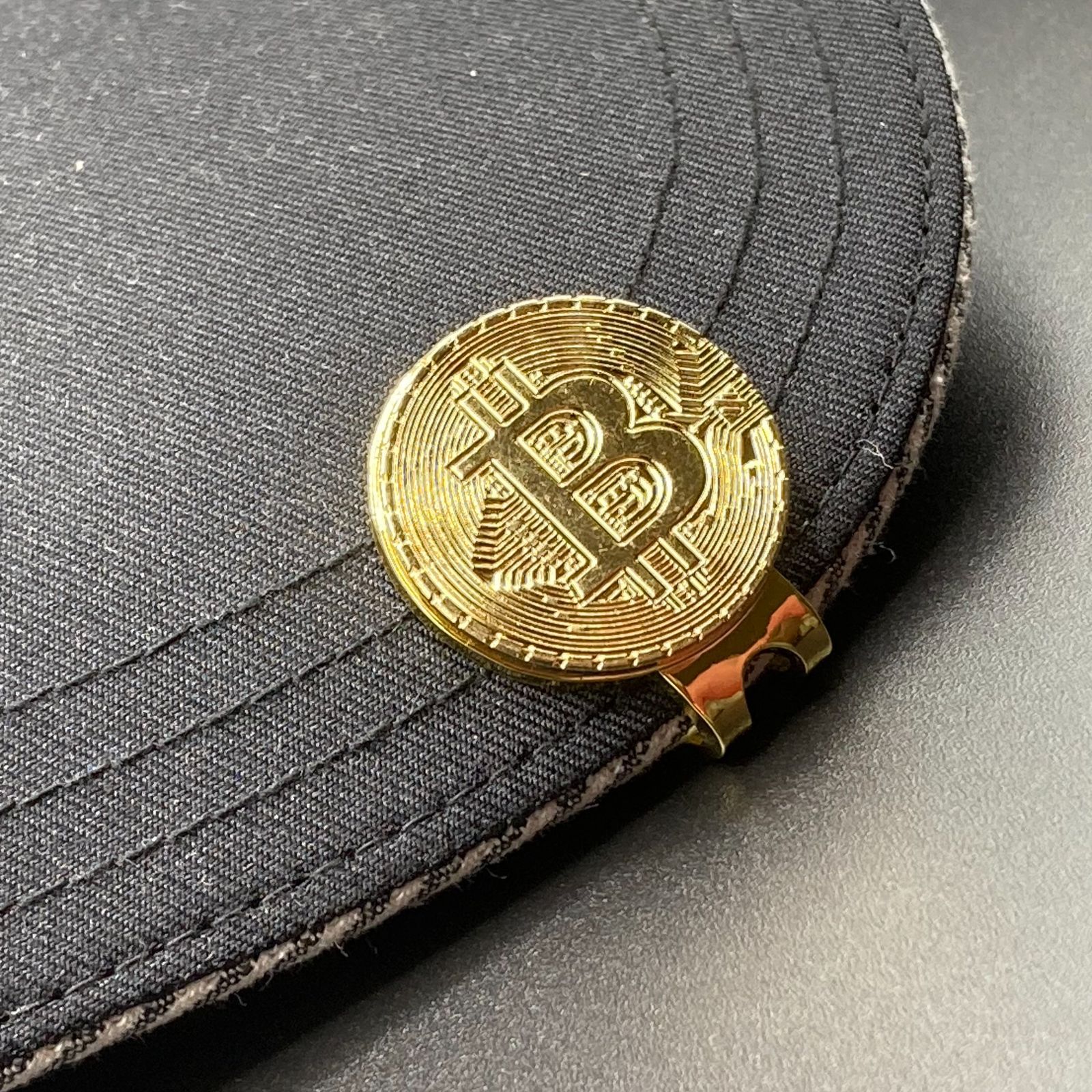ゴルフボールマーカ ビットコインモデル マグネット付き ゴールド キャップに取り付け 磁石付きゴルフボールマーカー ゴルフアクセサリー クリップ付き  - メルカリ