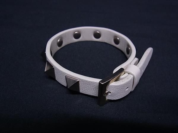 VALENTINO ヴァレンティノ ロックスタッズブレスレット　ライトアイボリー ロックスタッズ ブレスレット for ウィメンズ インチ ライト