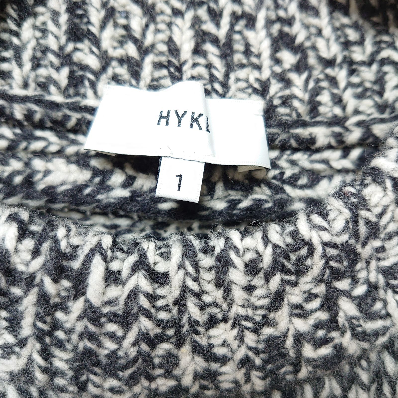 美品 HYKE ハイク ニットワンピース ロング丈 クルーネック 厚手