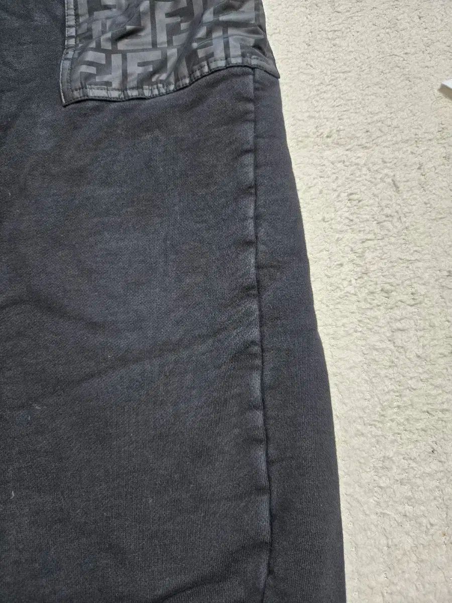 フェンディキッズ トレーニングパンツ 10y