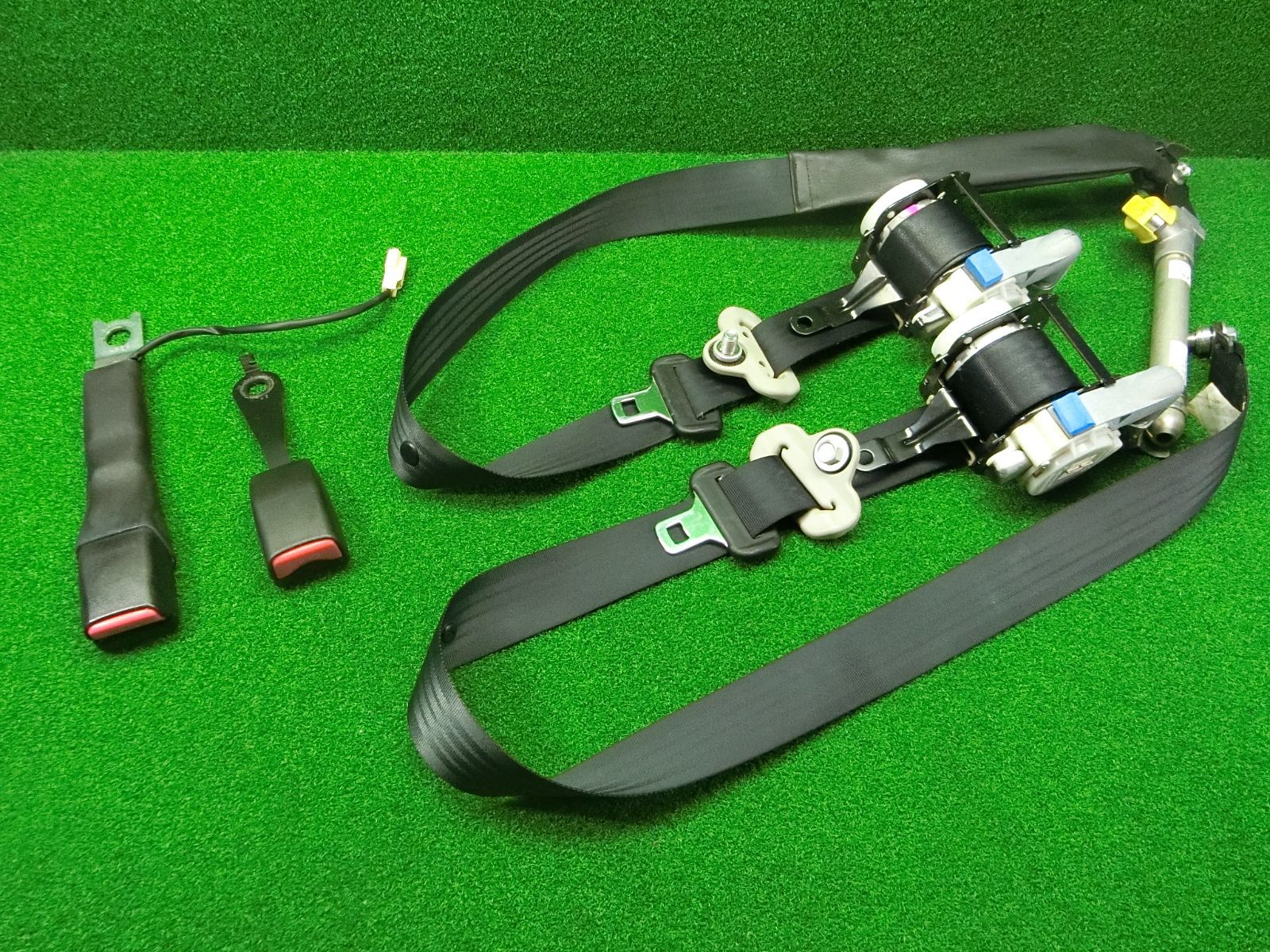 K9957 ワゴンR MH23S フロント シートベルト 左右セット キャッチ 84940-70K0 84920-70K1