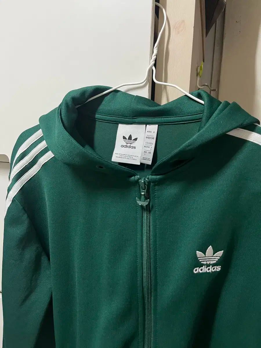 adidas アディダス 緑 ジップアップパーカー フード付き s