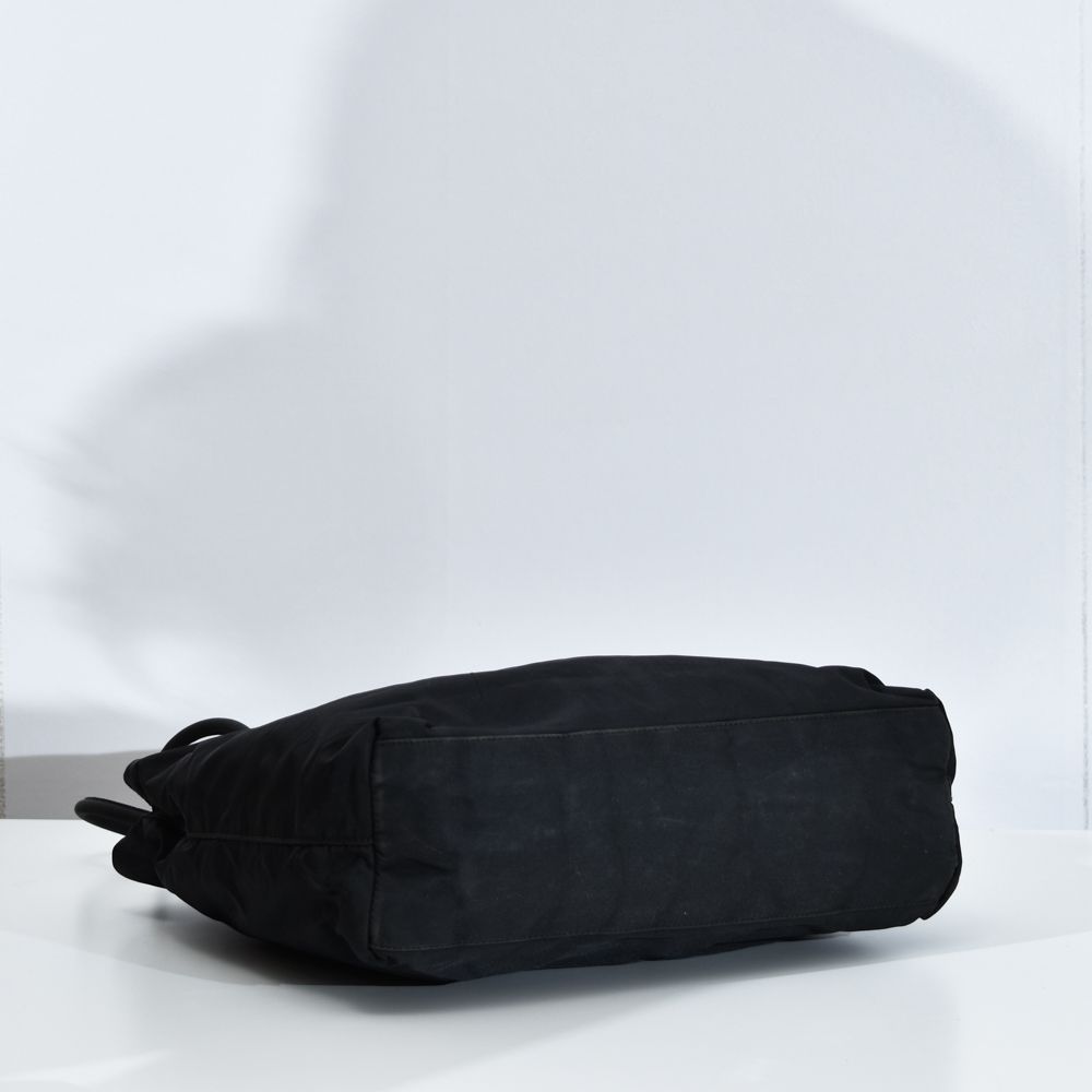 ◾️美品 正規品◾️PRADA トートバックレザー 黒 ステッチ入り ミディアム レザー トートバッグ (PRADA