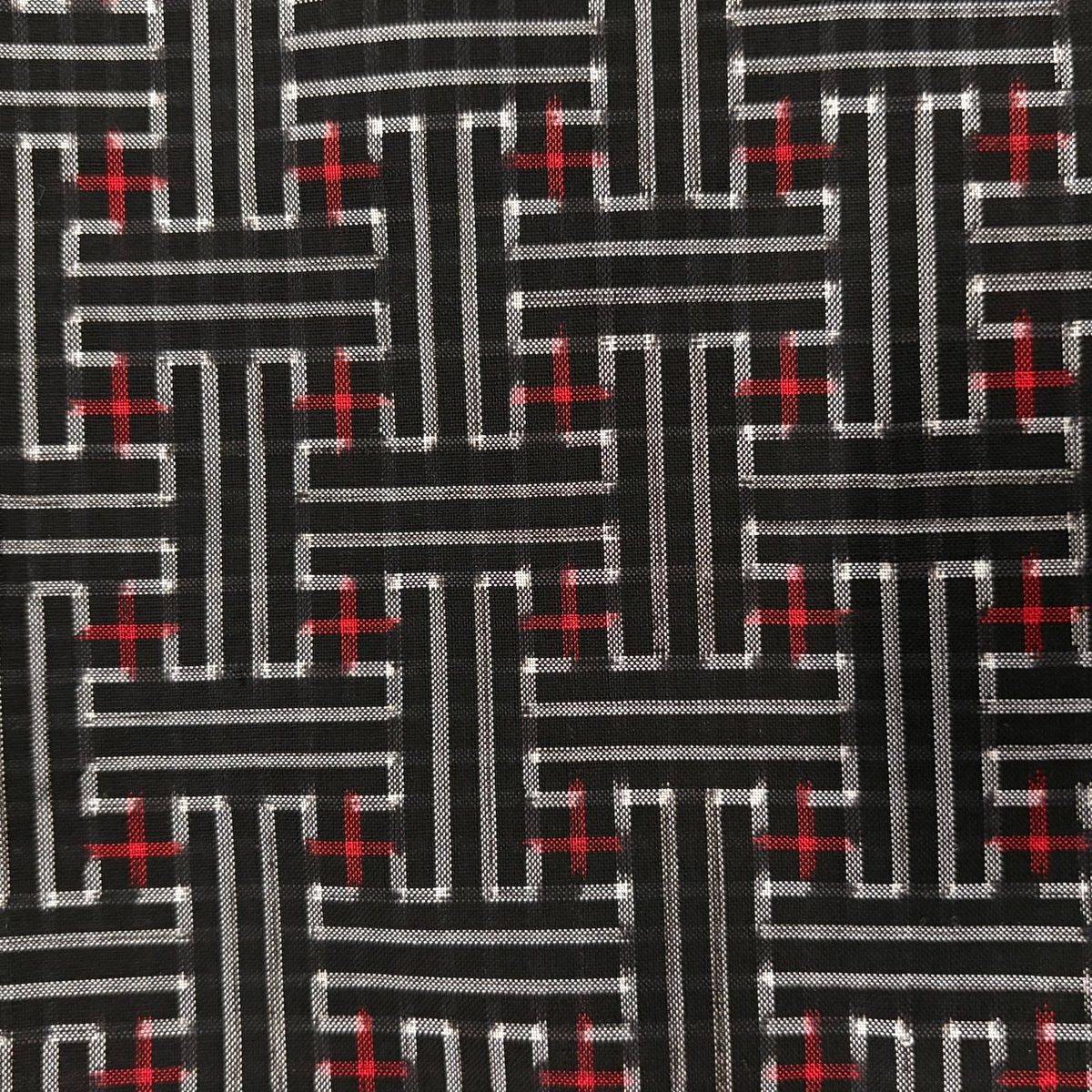 経済的な 紬 身丈165.5cm 裄丈65.5cm M 袷 バチ衿 幾何学 黒 正絹