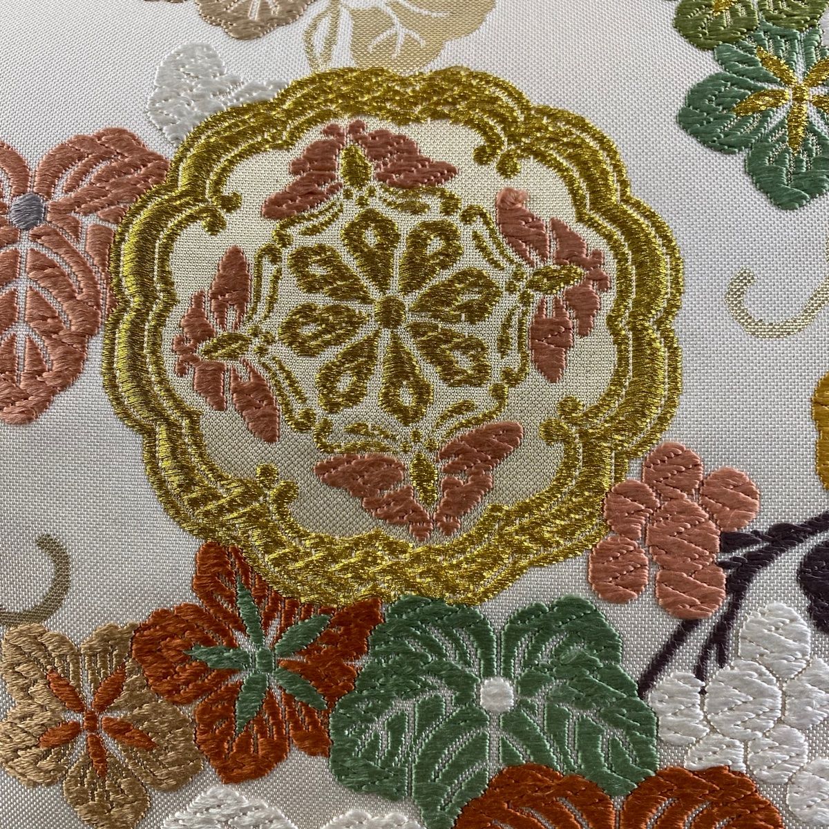 袋帯 美品 秀品 葡萄唐草 華文 金糸 唐織 ベージュ 六通 正絹