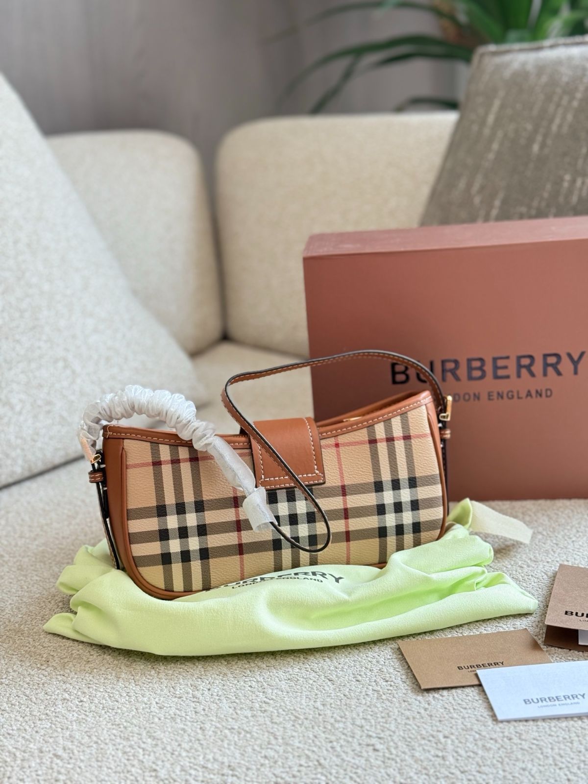 【夏みかんページ】他の方はご購入を控えてください。BURBERRY 今日特価】Burberry Checkered Summer Bag・バーバリー チェック