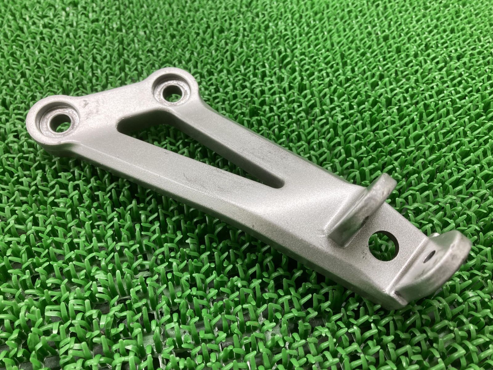 ZX-12R タンデムステップホルダー 左 35063-1054 カワサキ 純正 中古