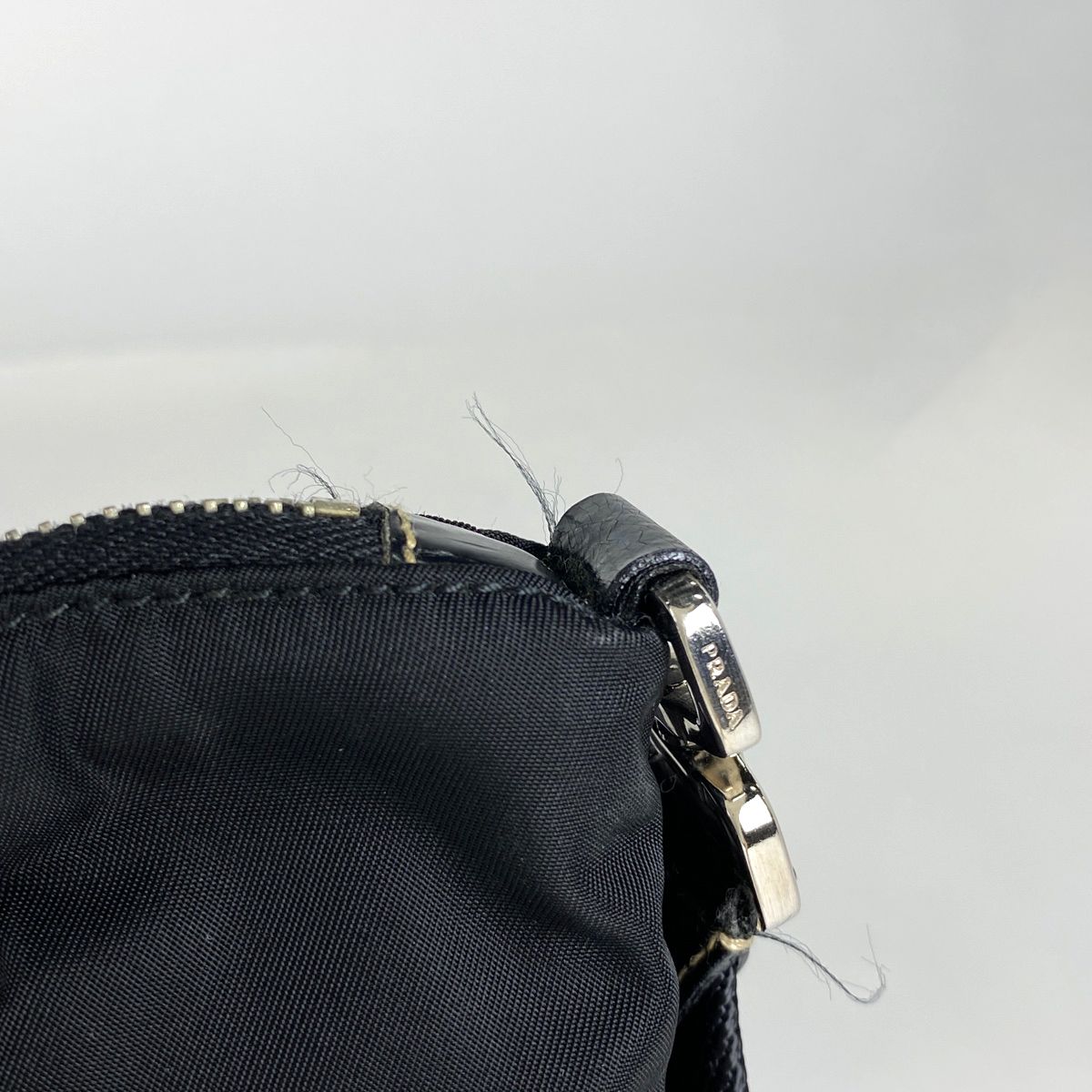 プラダ PRADA ロゴプレート ショルダーバッグ 斜め掛け ショルダー