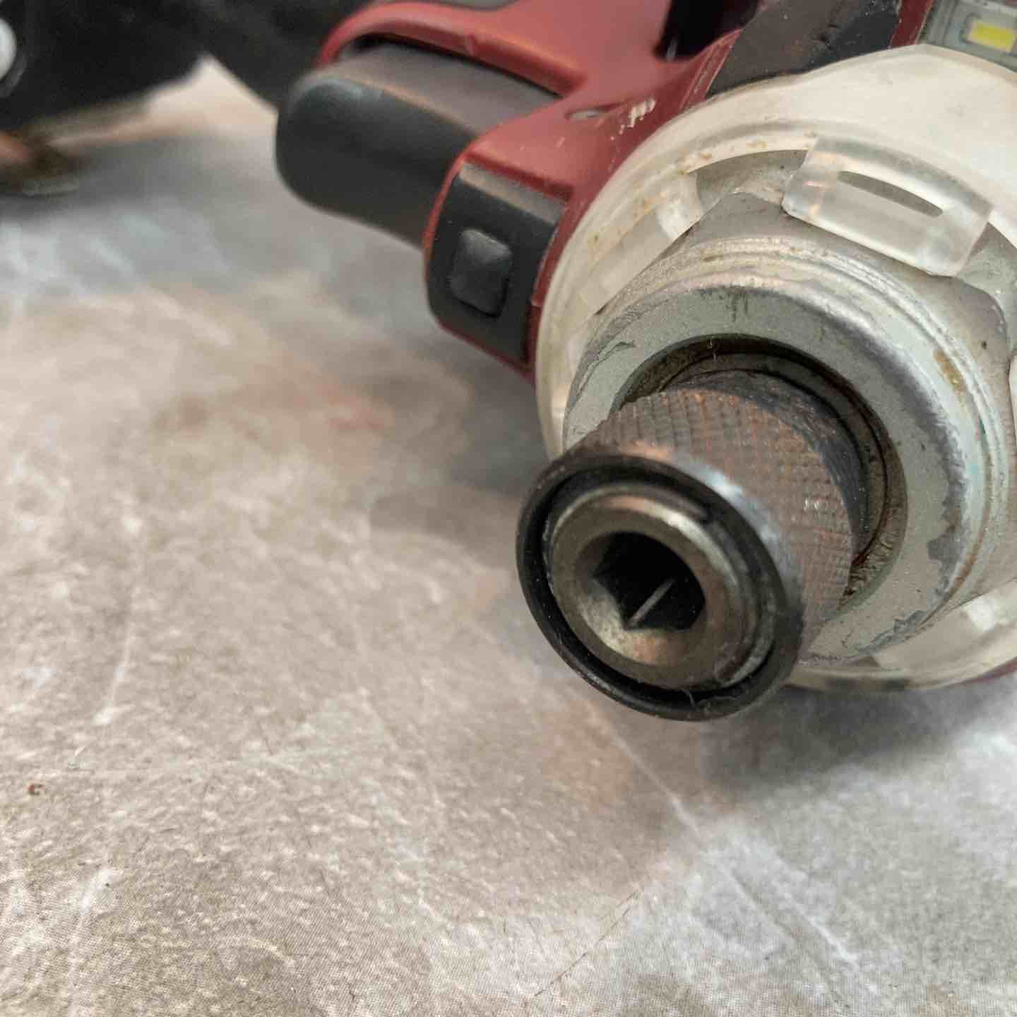 コードレスインパクトドライバー