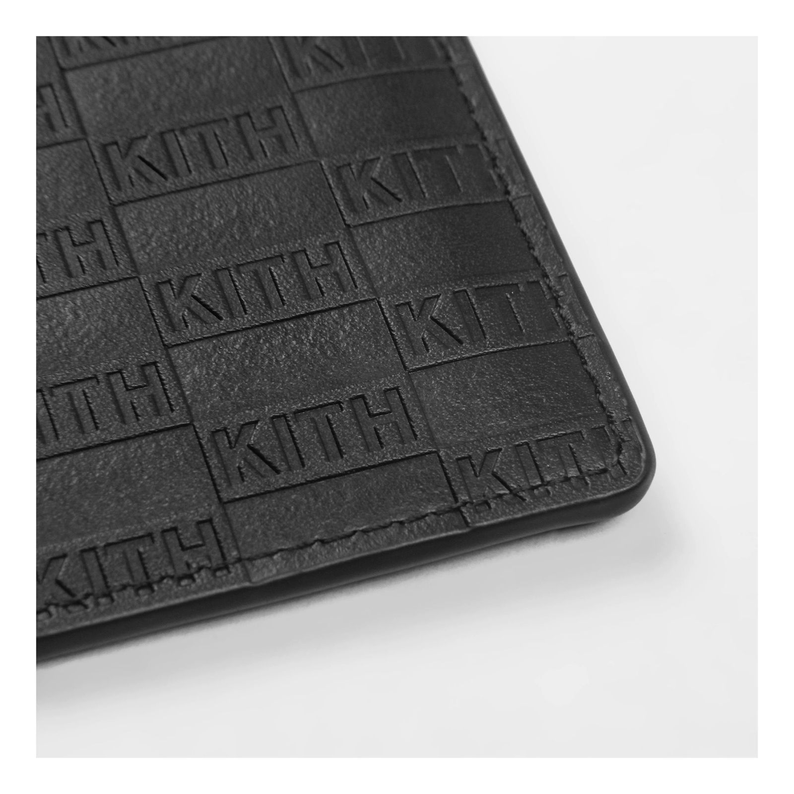 KITH キス ストラップ付 カードケース 両面 定期入れ - メルカリ