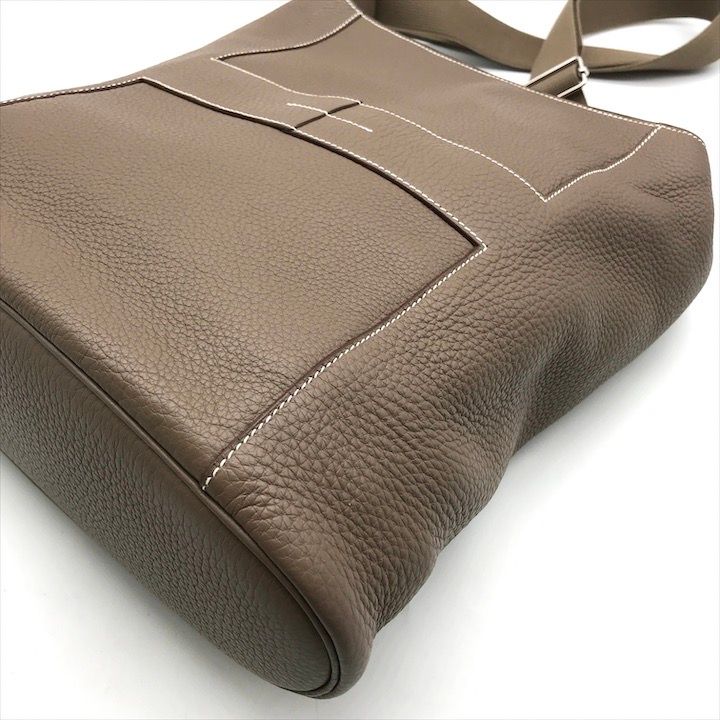 展示品 HERMES エルメス グッドニュース GM トリヨンクレマス SV金具 ショルダー バッグ エトゥープ a3743 HERMES（エルメス） バッグ レディース メンズ グッドニュース GM