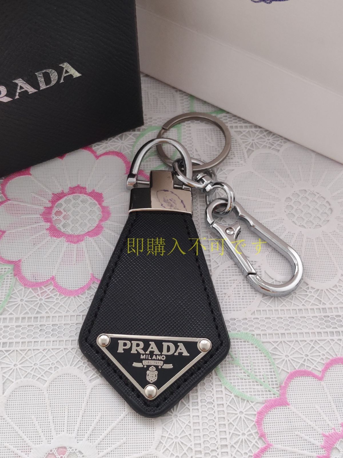 超人気美品！プラダ/PRADA　キーホルダー  バッグチャーム  三角ロゴ キーリング　サフィアーノレザー　レディース☆メンズ 　新品未使用