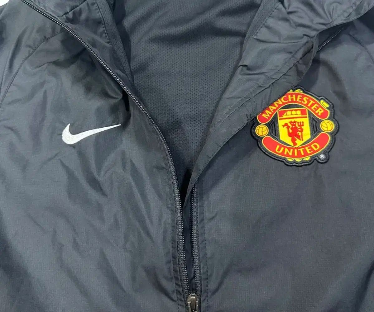 NIKE x MANCHESTER UNITED FC STORM-FIT ウィンドブレーカー
