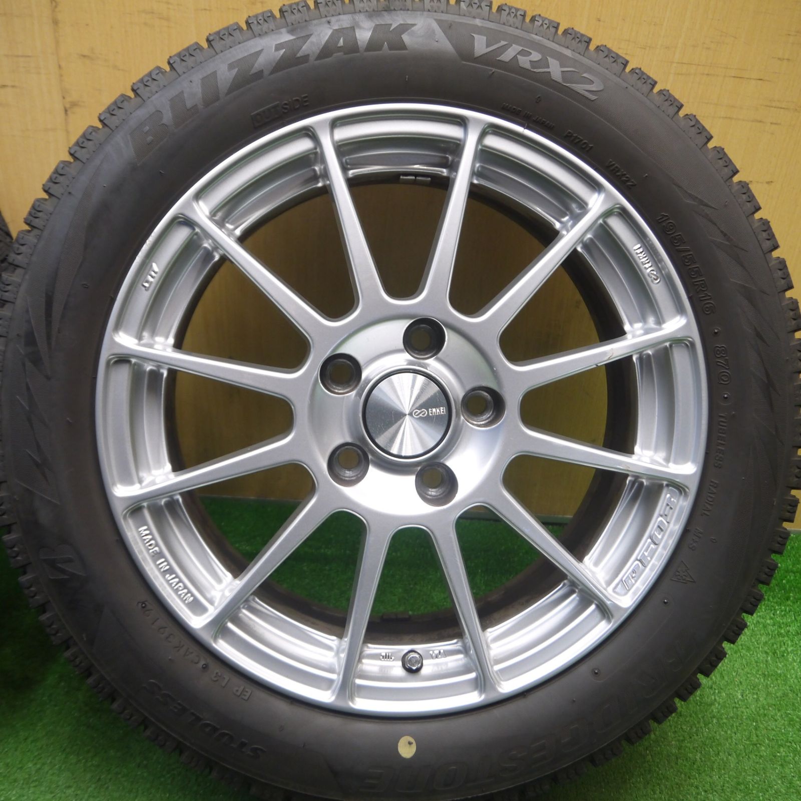 送料無料] バリ溝！キレイ！9.5分☆MINI 等 ENKEI PF03 195/55R16 