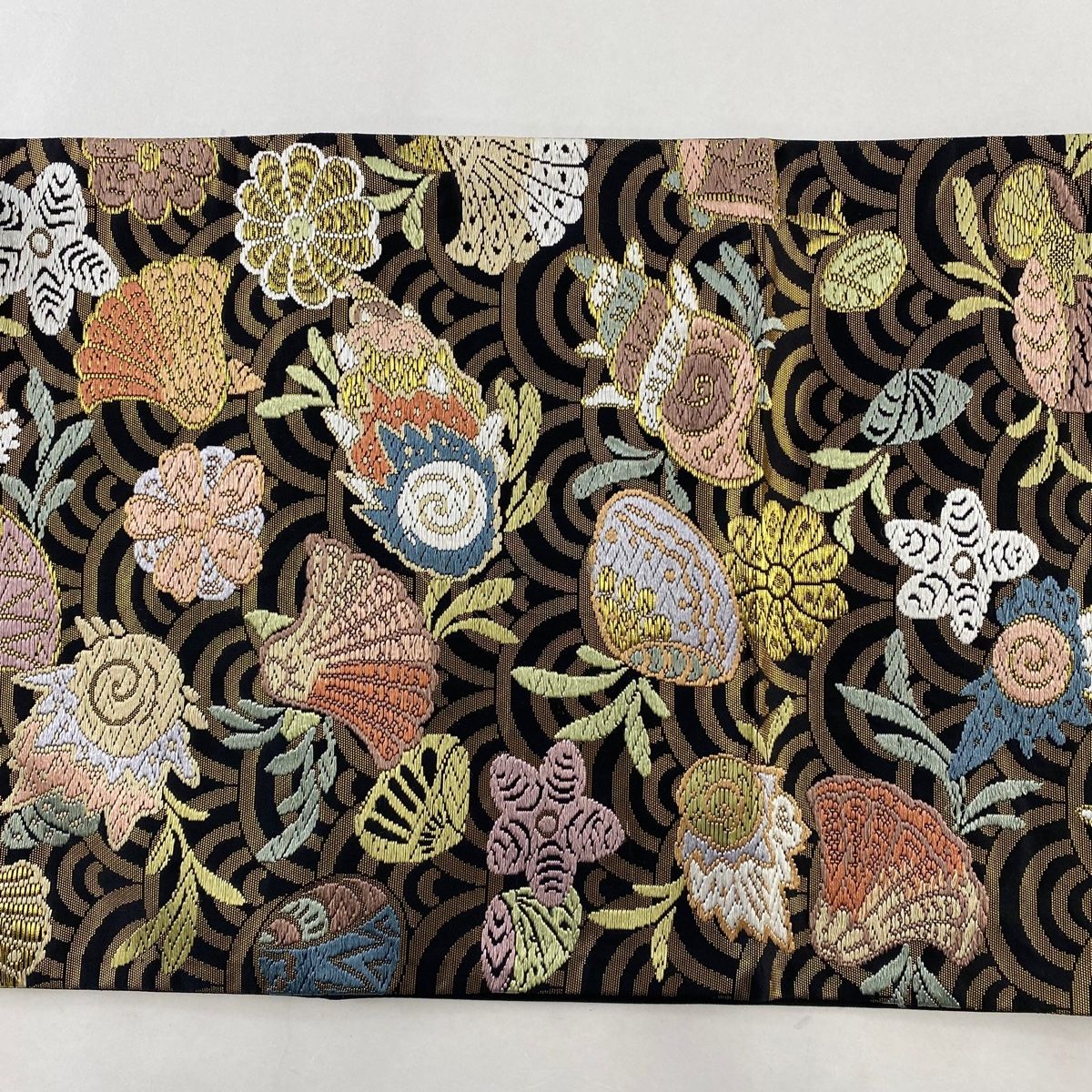 袋帯 名品 吉祥貝合文 青海波 唐織 金糸 黒 六通 正絹 【中古】