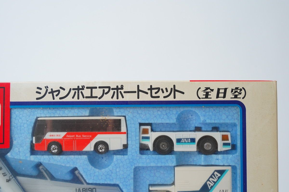 トミカ ジャンボエアポートセット（日本航空） Amazon | 日本製 トミカ ジャンボエアポートセット 日本航空 JAL