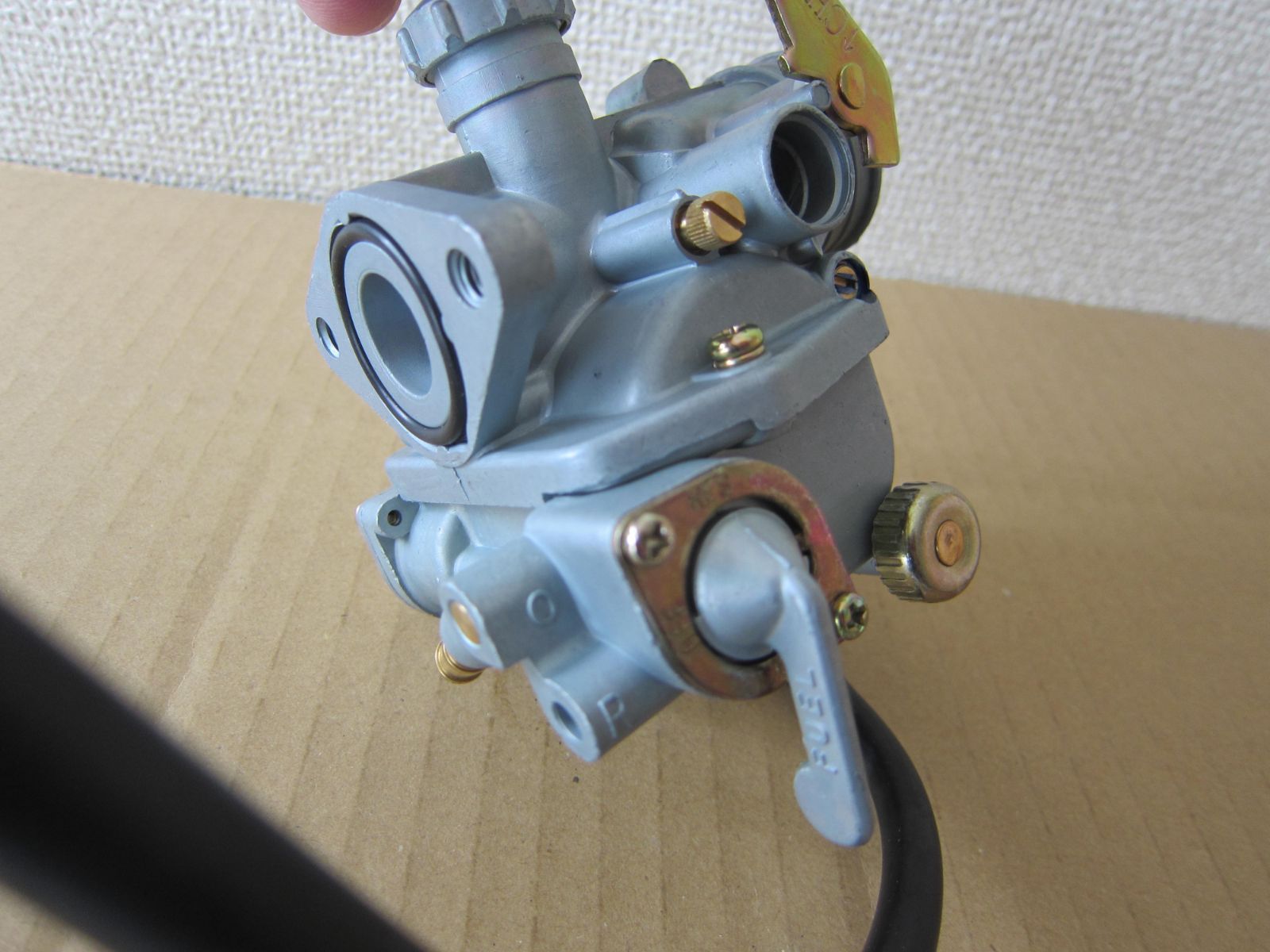 ６V