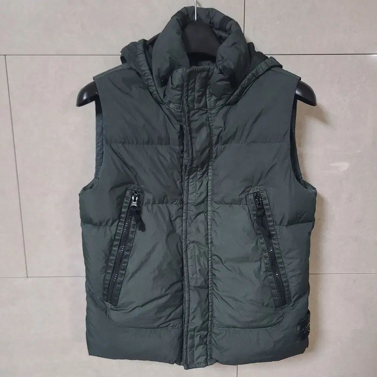 2025 年 STONE ISLAND ストーンアイランド ジュニア ダウンジャケット ベスト
