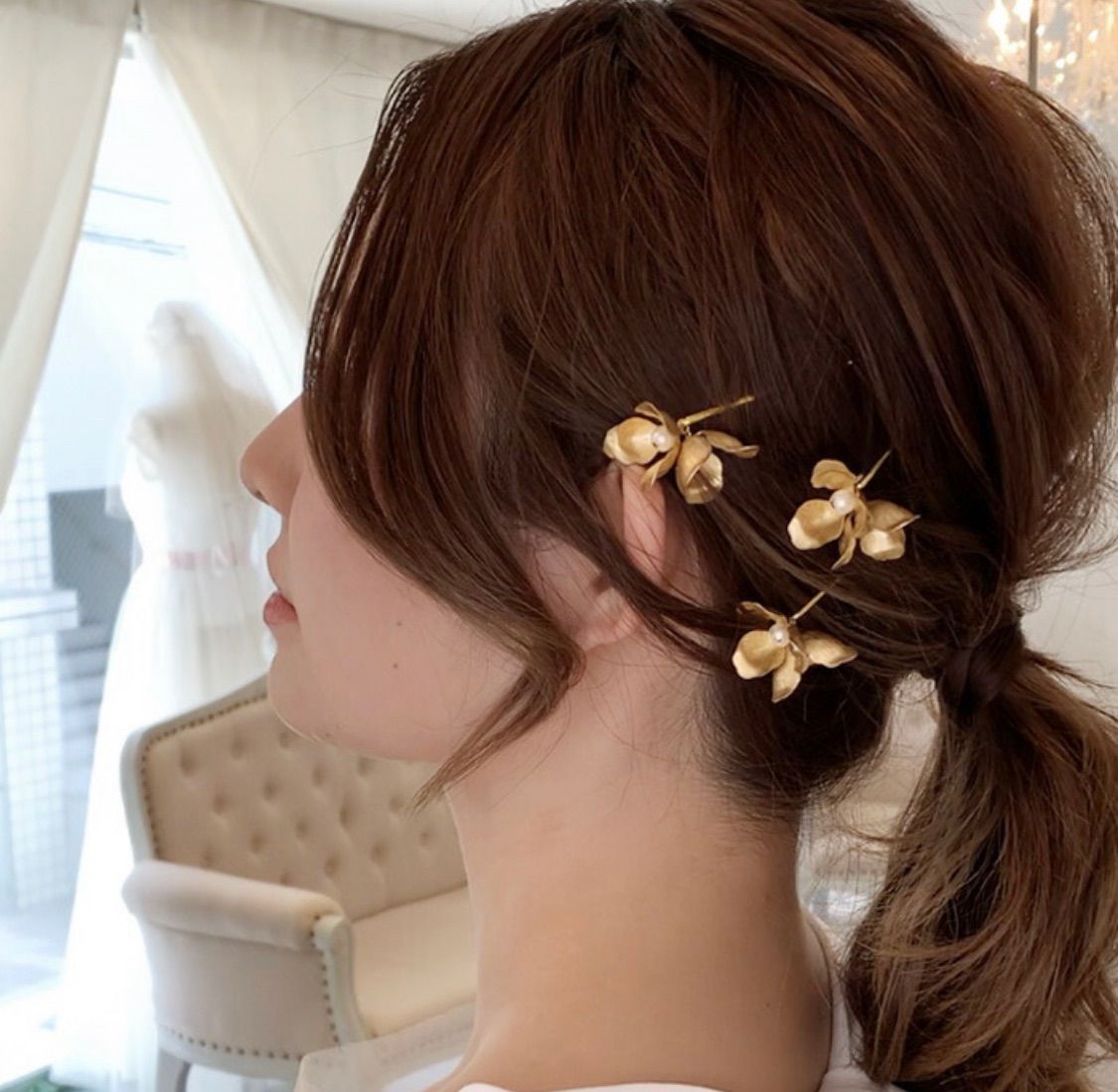 新品未使用品】ヘッドドレス ゴールド 花ピン アクセサリー - メルカリ