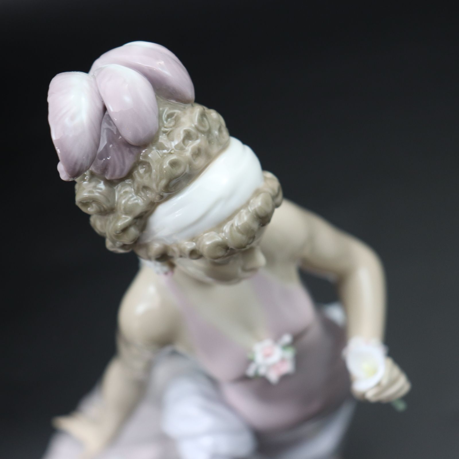 ITLRV00FSXMS リヤドロ 女性 白い花 品格 A TOUCH OF CLASS