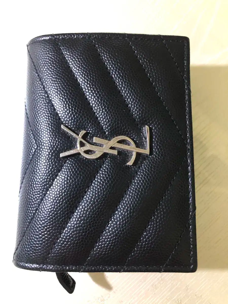 YVES SAINT LAURENT イヴ サンローラン ブラック 財布