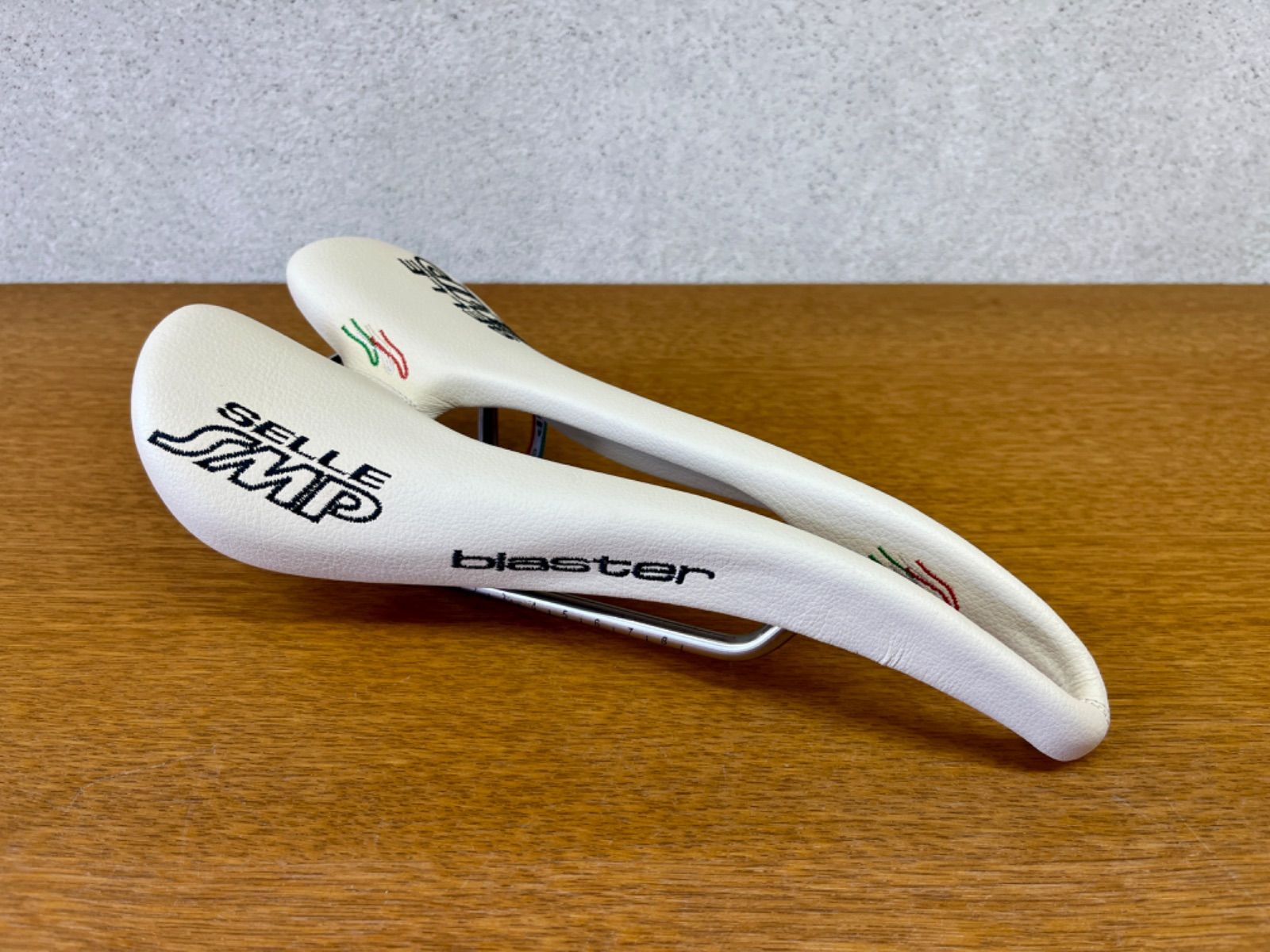 FABRIC SADDLE ALM ULTIMATE ホワイト FABRIC SADDLE ALM ULTIMATE