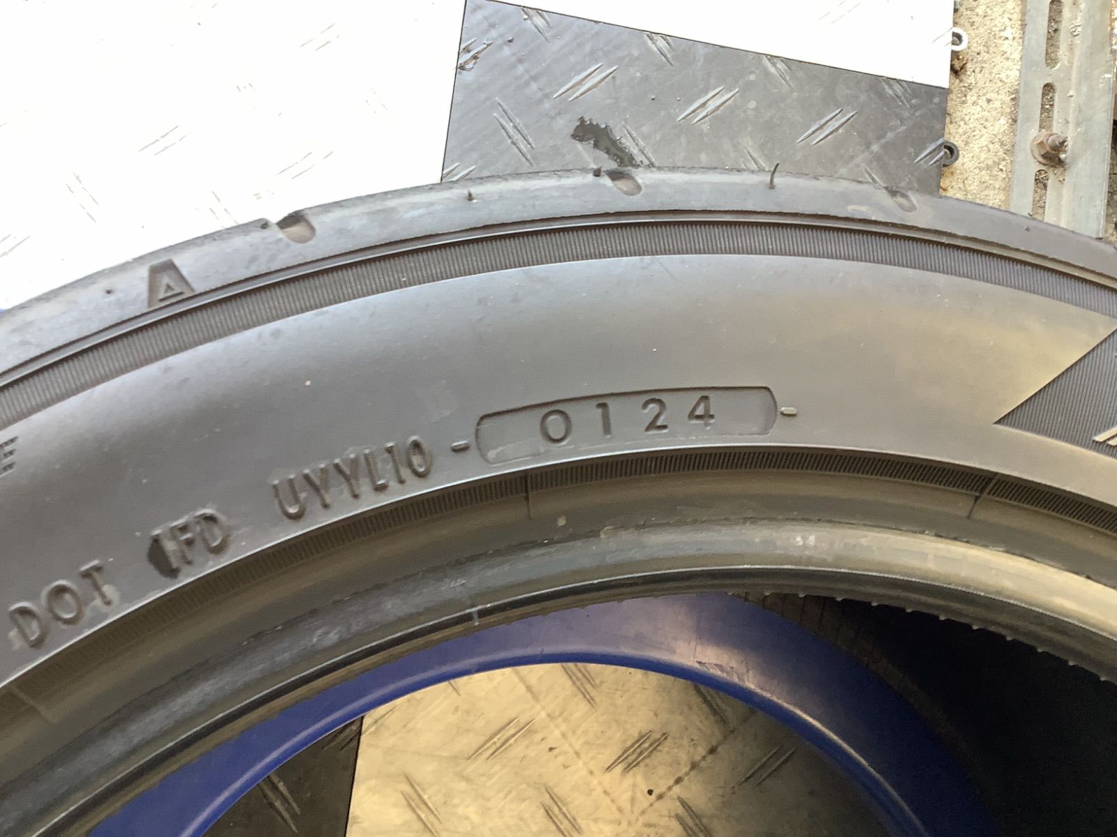 ADVAN NEOVA AD09 中古タイヤ ADVAN NEOVA AD09 195/45R16 80Wの製品画像 - 価格.com