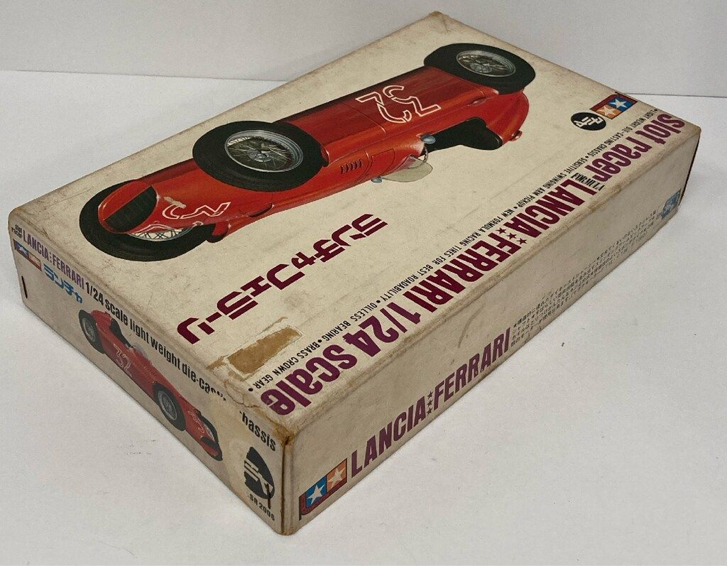 初期のタミヤ 1/24 ランチア フェラーリ F1 スロットカー キット (2332