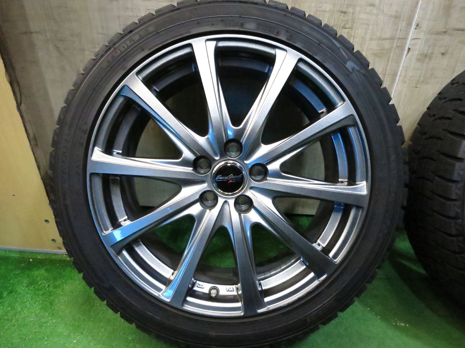 送料無料]バリ溝！20年！綺麗！9.5分☆スタッドレス 215/45R17