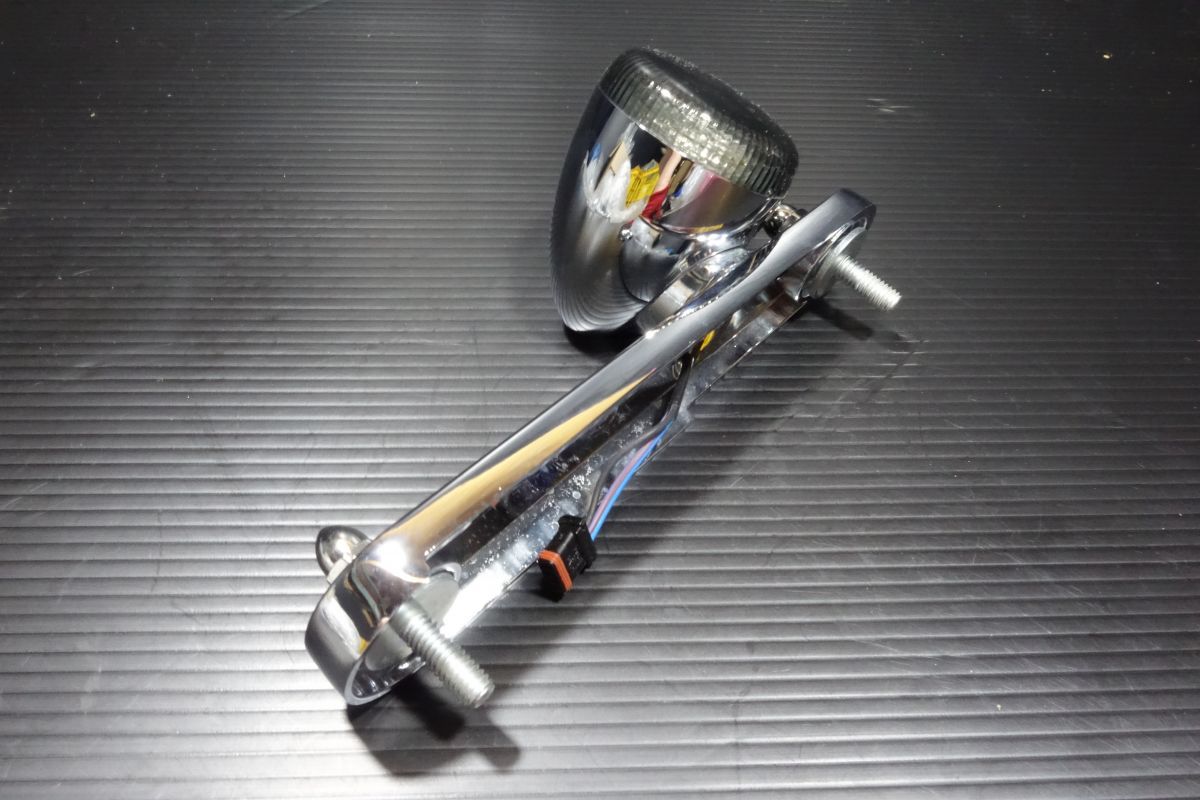 ステー マウント ブラケット クランプ ホルダー スペーサー ウインカー ハーレー 純正 FLHX ストリートグライド R20250804