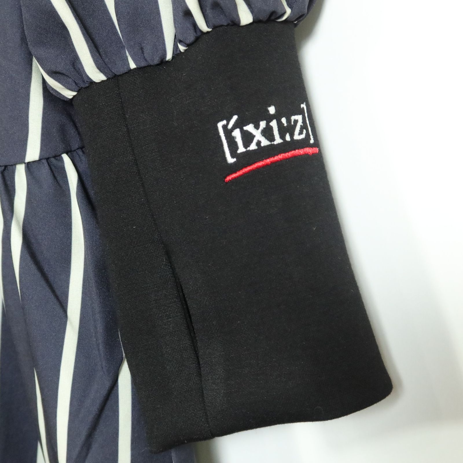 美品】イクシーズ☆ロングワンピース 大きいサイズL 黒×グレー系 美品】イクシーズ☆ロングワンピース 大きいサイズL 黒×グレー系