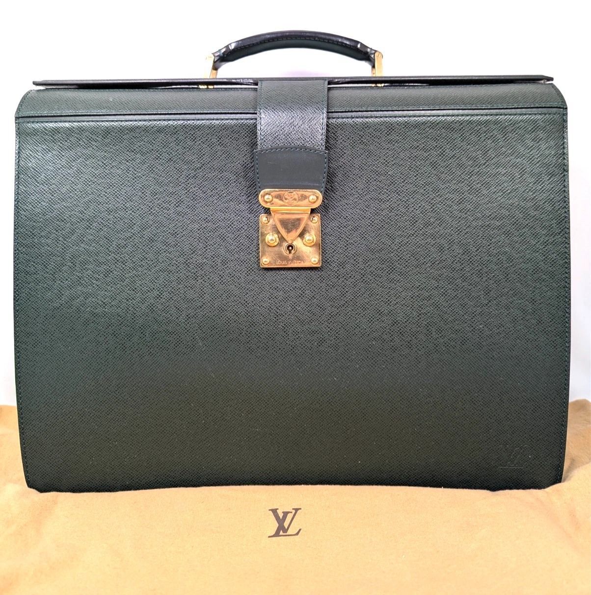 本物 ルイ ヴィトン ビジネスバッグ ウラル タイガ エピセア グリーン M30024 LOUIS VUITTON A4収納 メンズ 通勤 出張