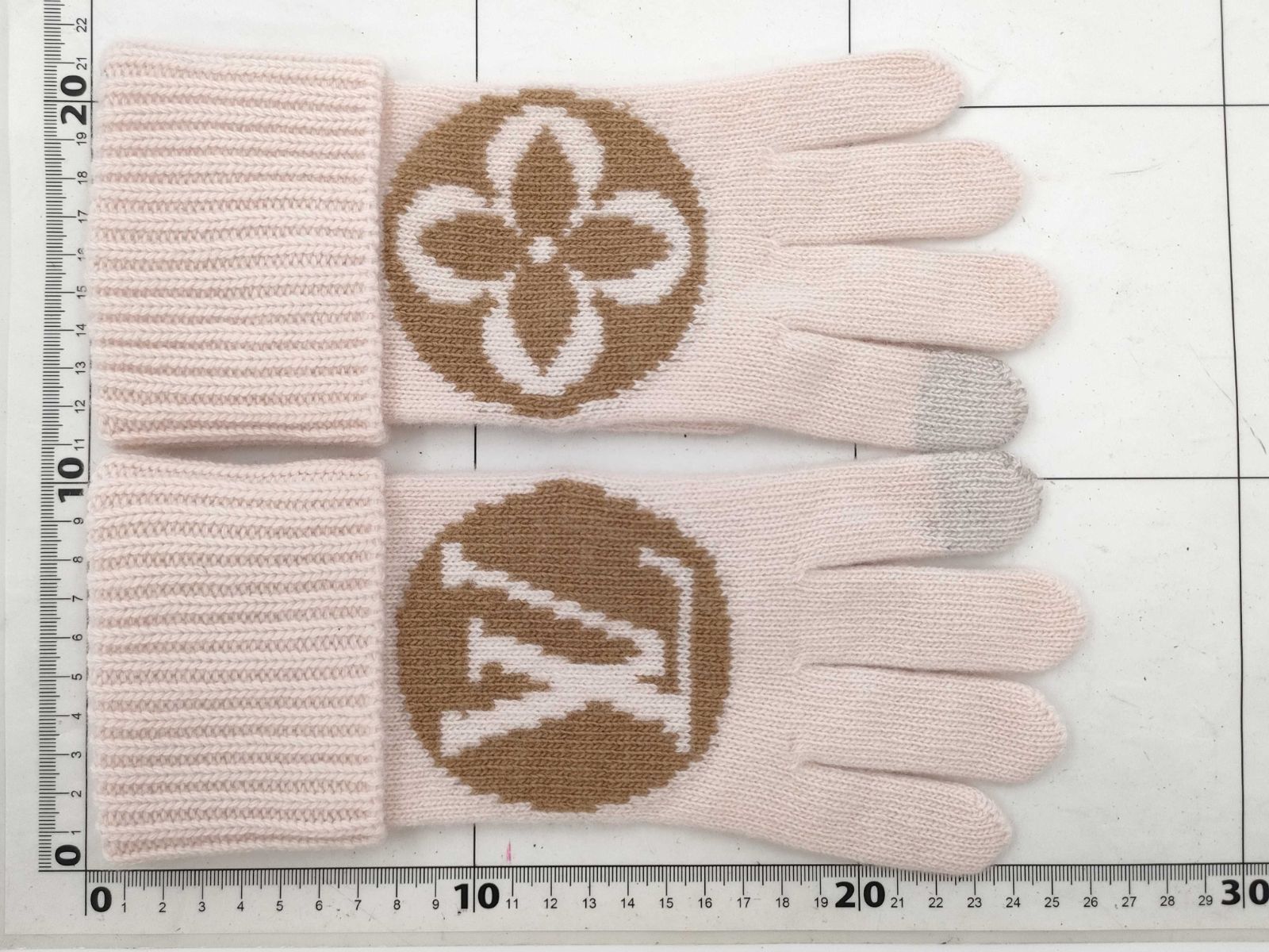 美品【箱付】LOUIS VUITTON ビーニー コールドスパーク 手袋 ピンク 美品【箱付】LOUIS VUITTON ビーニー コールドスパーク 手袋 ピンク