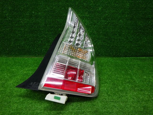 トヨタ　ZVW30　プリウス　前期　右テールレンズ　47-38　寒冷地　LED玉切れなし　250128004