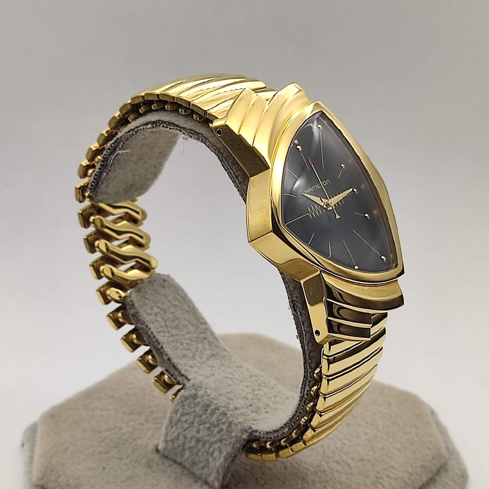 Hamilton 超美品 HAMILTON ベンチュラ ブラック腕時計 H242112 Ventura 