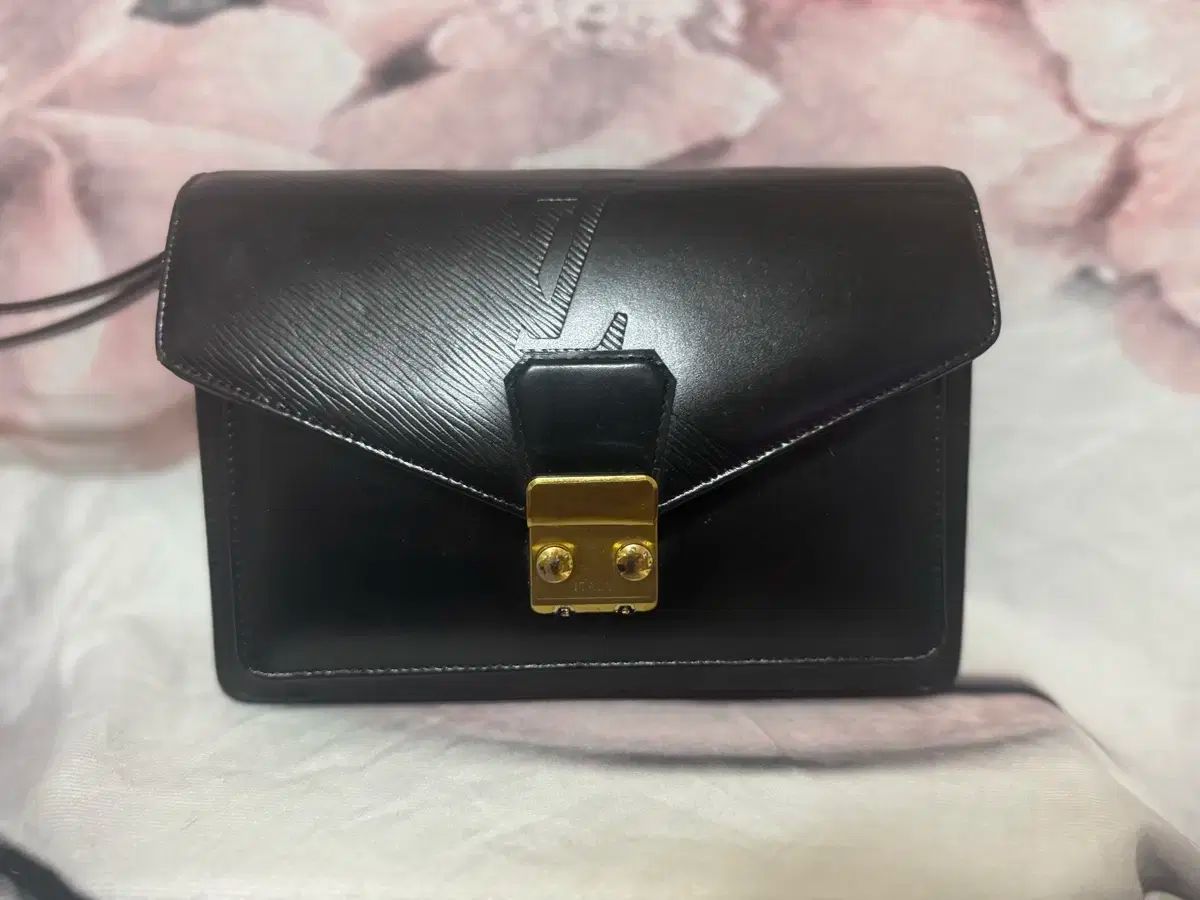 Louis Vuitton ルイヴィトン エピ ショルダーバッグ